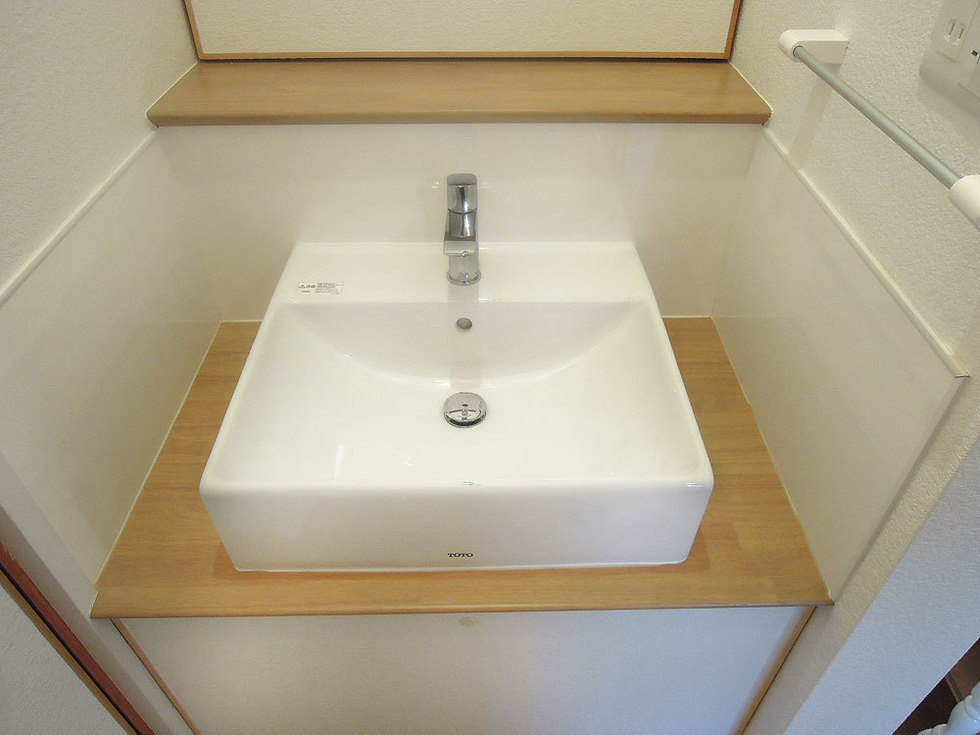 一戸建て洗面台リフォーム ２階の洗面所にコンパクトなベッセル型洗面台 三鷹市