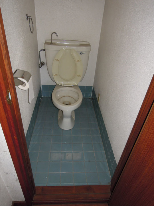 三鷹市一戸建てトイレリフォーム タイル張りトイレから節水最新トイレにリフォーム